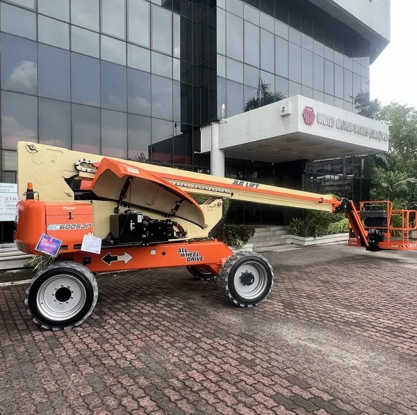 การใช้งาน รถกระเช้าบูมลิฟท์