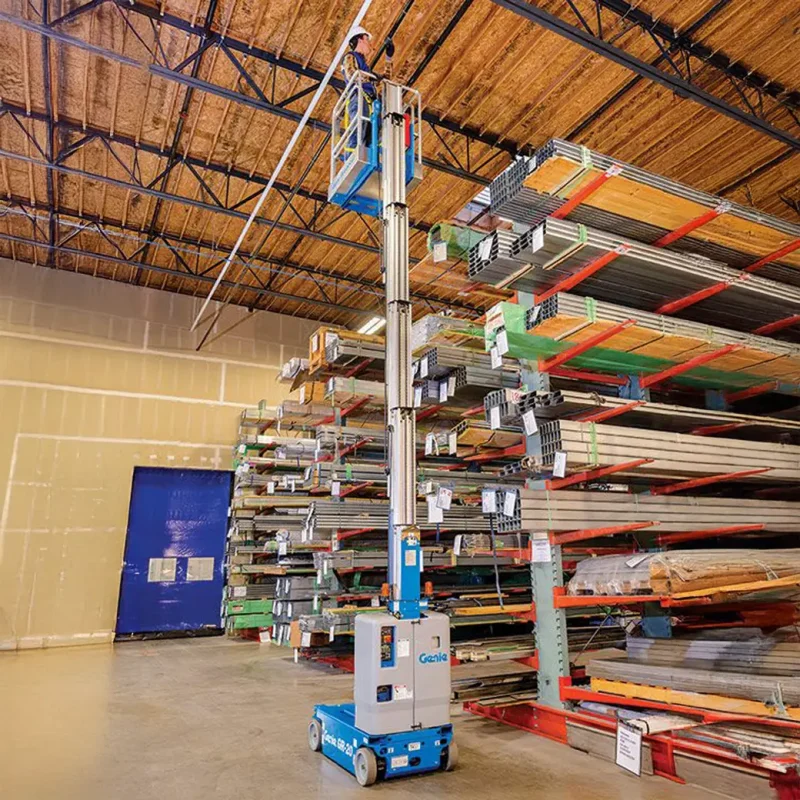 การใช้งาน รถกระเช้า Personal Lift ในโกดัง